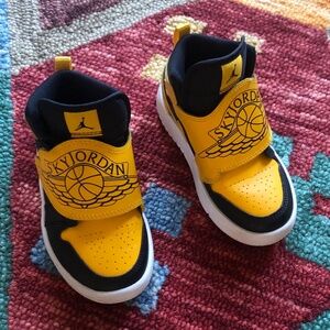 Jordan Sky 1 Kids Sneakers Size 11C – Black & Yellow